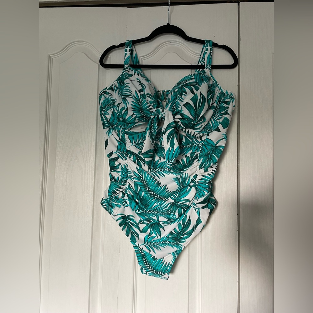 Old Navy Swim Suit - Underwire Cups